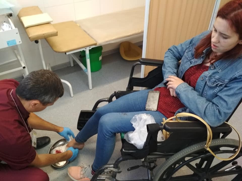 У київському аеропорту на дитину впала шафа: подробиці інциденту (фото, відео)