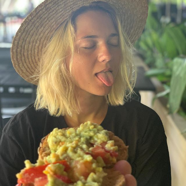 "Приголомшлива відпустка": колишня дружина Потапа засипала мережу фото сімейного відпочинку в Туреччині