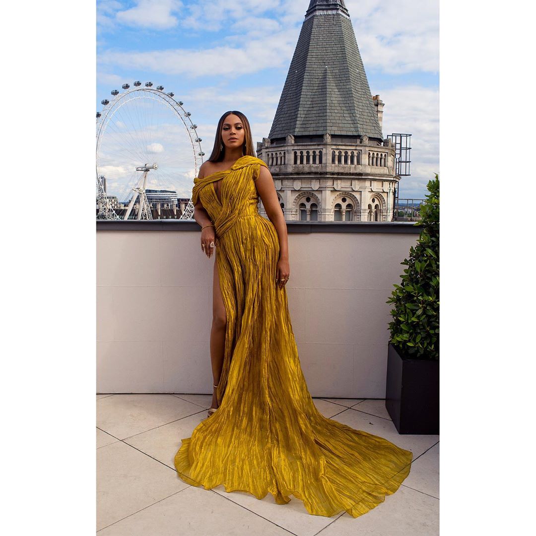 Чистое золото: Бейонсе блистает в Лондоне в роскошном платье от известного дизайнера