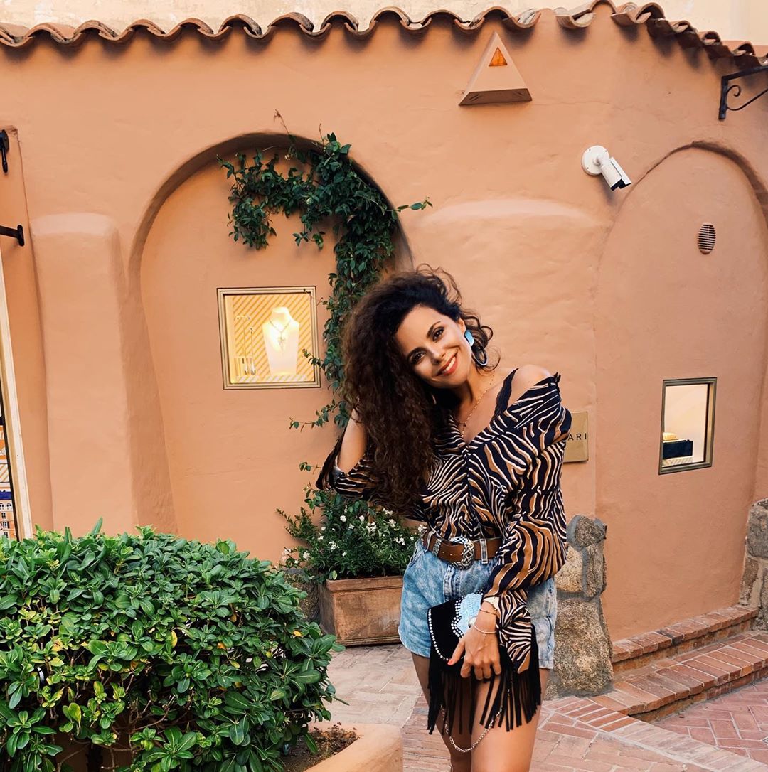 Пекуча італійка: Настя Каменських підкорила утратрендовим образом