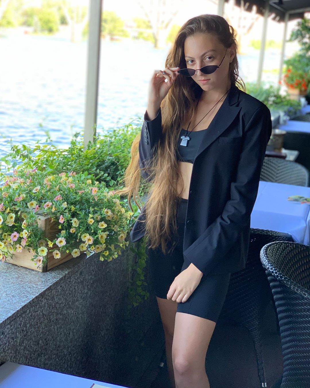 Вся в мамочку! Дочь Поляковой покорила ультратрендовым образом в коротком топе