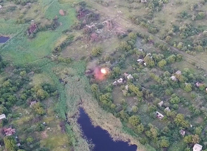 Точно в "десятку": ЗСУ зрівняли із землею штаб окупантів під Горлівкою (відео)