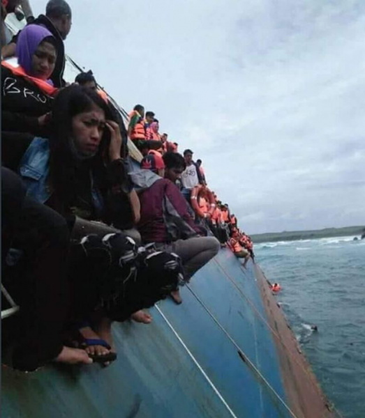 В Індонезії в результаті аварії порому загинули майже 30 осіб