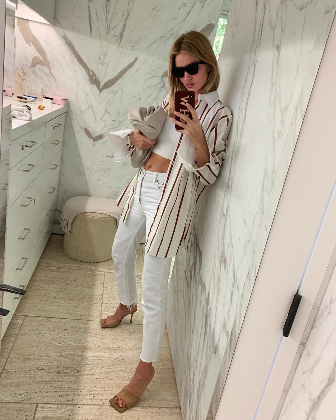 Уроки стилю: Роузі Хантінгтон-Уайтлі показала, як носити трендові речі сезону