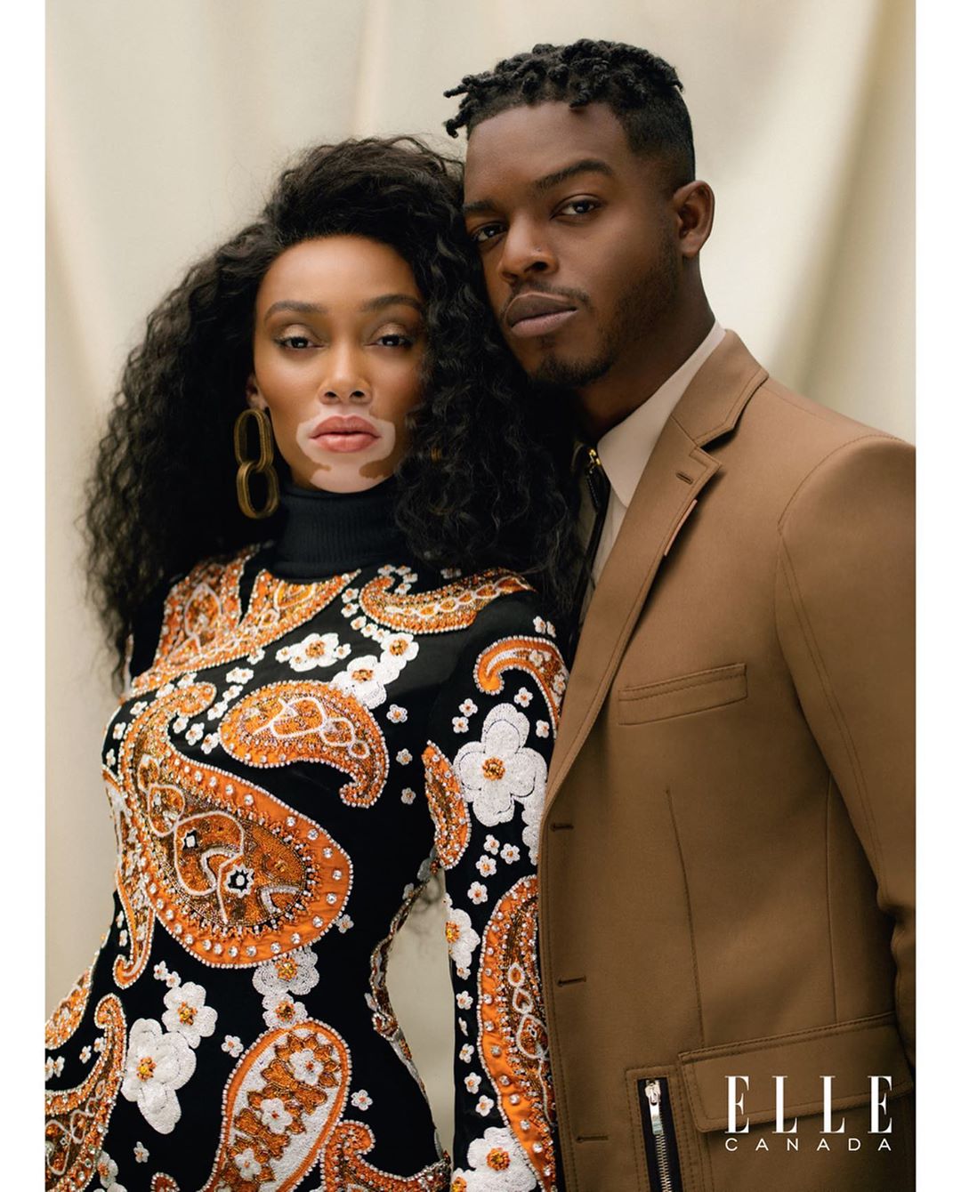 Хищница: Винни Харлоу соблазняет безупречной фигурой в леопардовом комбинезоне