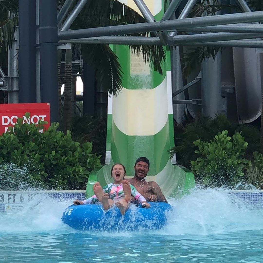 На отдых всей семьей! Виктория и Дэвид Бекхэм отправились с детьми в Майами