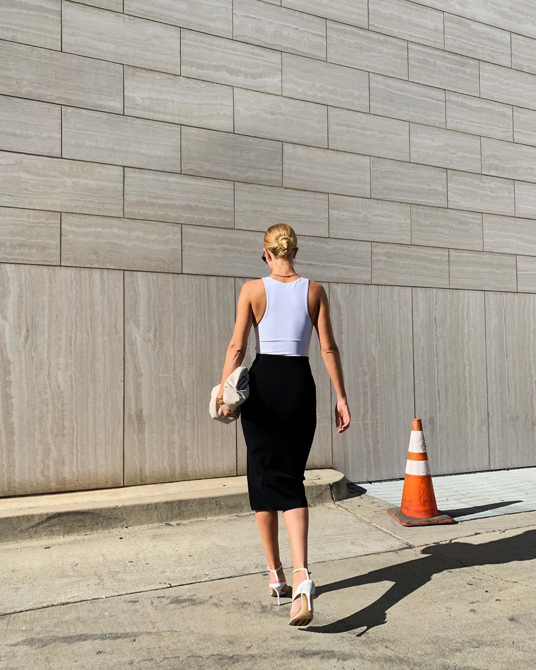 Икона стиля: Роузи Хантингтон-Уайтли демонстрирует безупречный образ для бизнес-леди