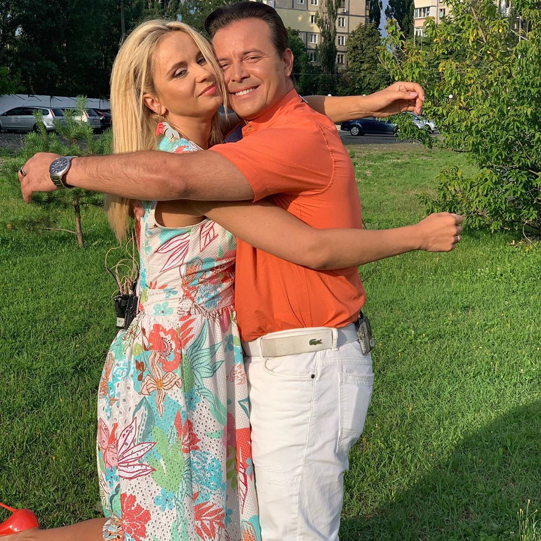 "Буває раз у житті": Лілія Ребрик зачарувала романтикою з чоловіком прямо на роботі