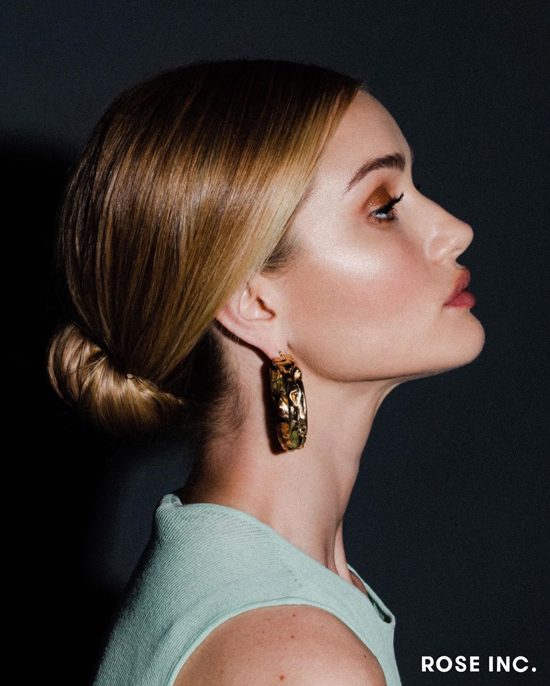 Вона ідеальна: Роузі Хантінгтон-Уайтлі захопила новим чуттєвим образом