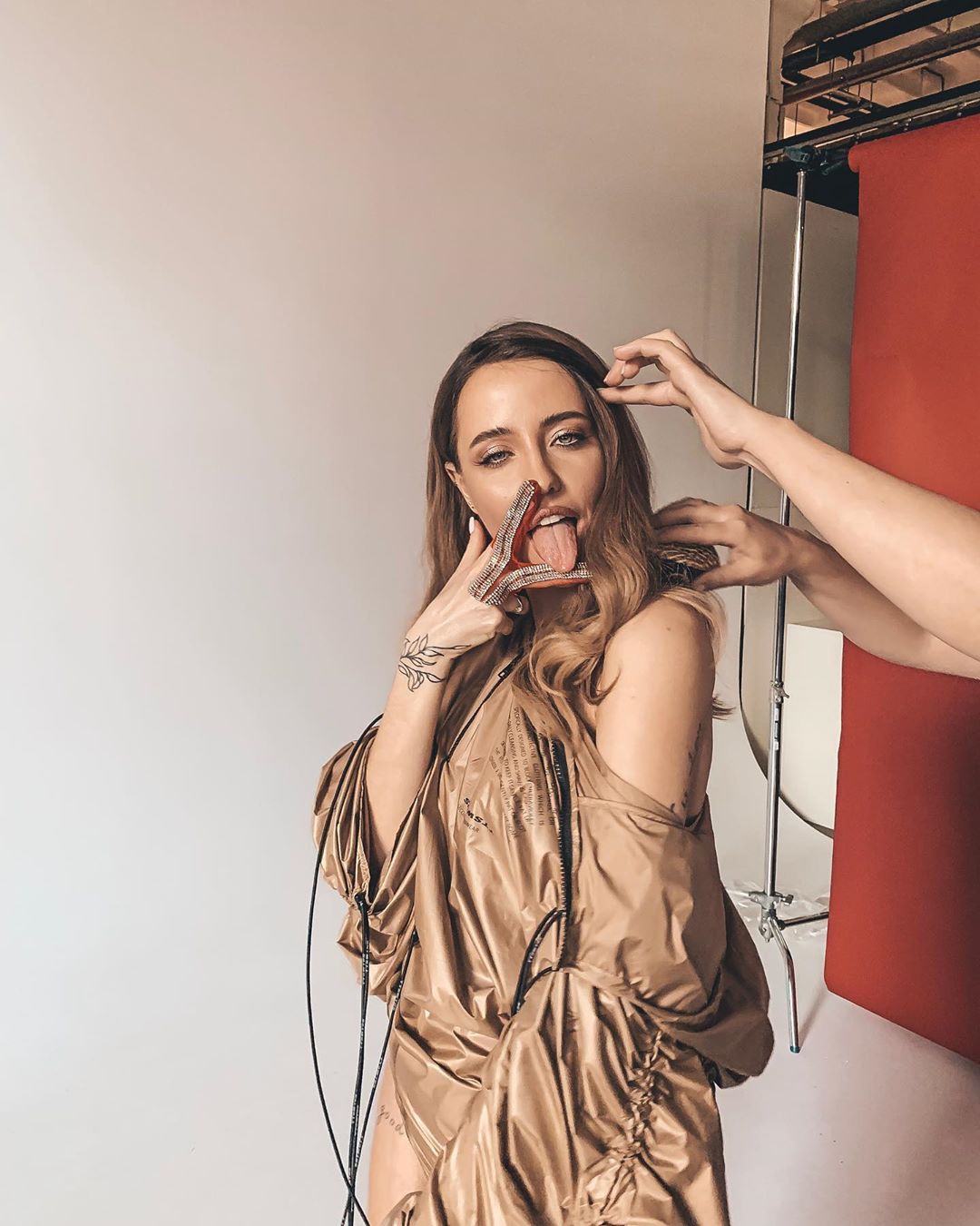 &quot;Хейтерам посвящается&quot;: Надя Дорофеева удивила поклонников странным жестом