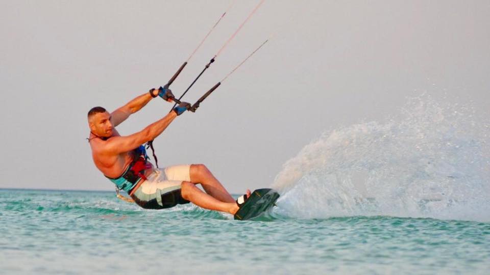 Киев в свой день ушел под воду: в сети показали видео и мемы о "праздничном" потопе