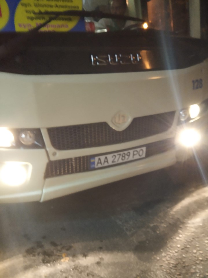 Довів мою дівчину до сліз: у Києві маршрутник погрожував ветерану АТО (відео)