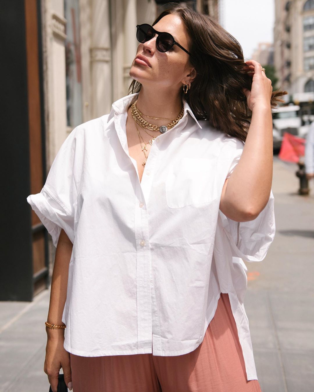 Просто вау! Розкішна Ешлі Грем вийшла в світ у стильному вбранні