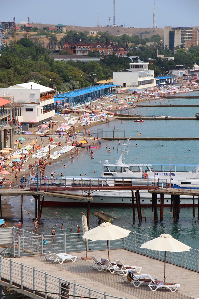 Кримчанин показав порожні пляжі відомого курортного міста (фото)