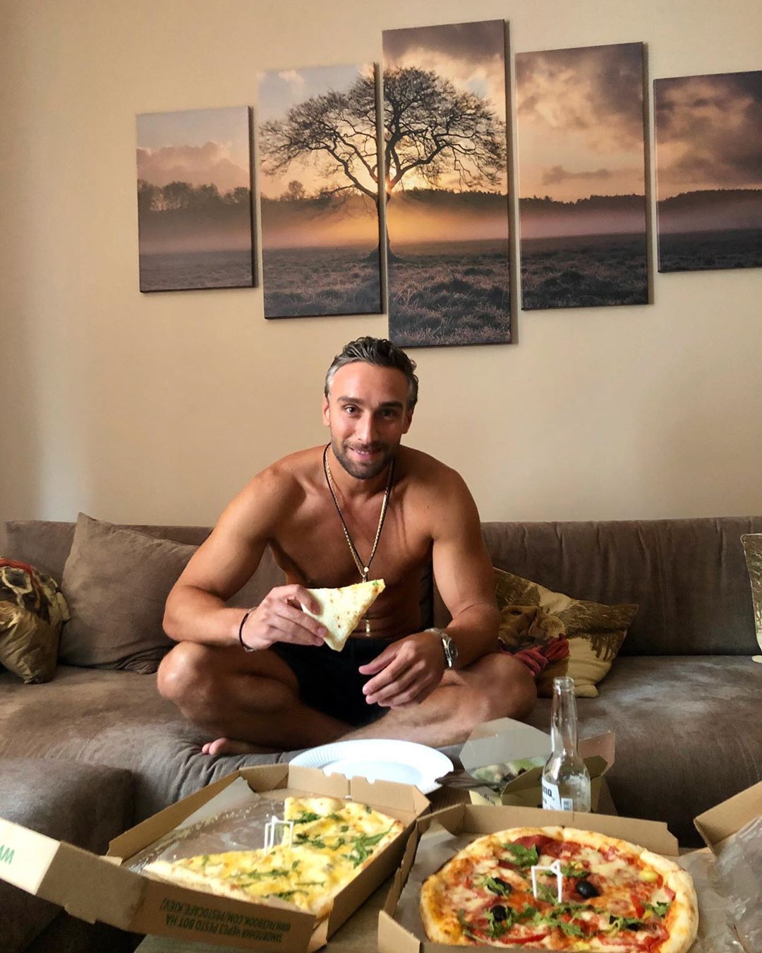 "Можно все": Иракли Макацария с оголенным торсом показал, как расслабляется на выходных