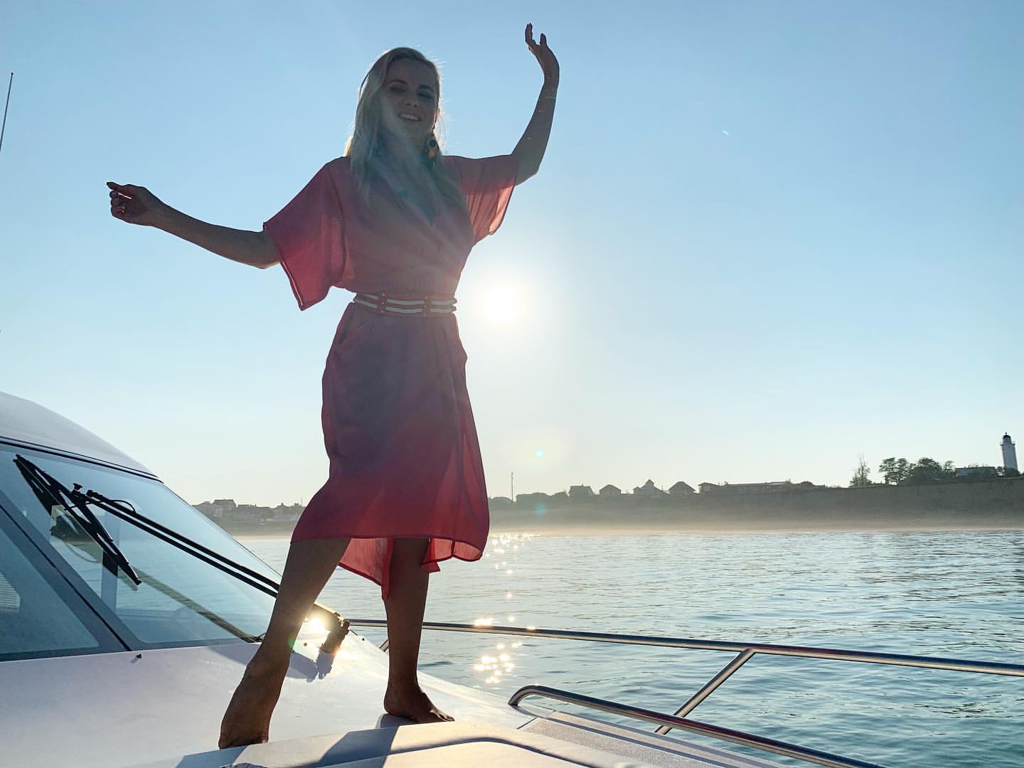 Лілія Ребрик розбурхала мережу екстремальною зйомкою в штормовому морі