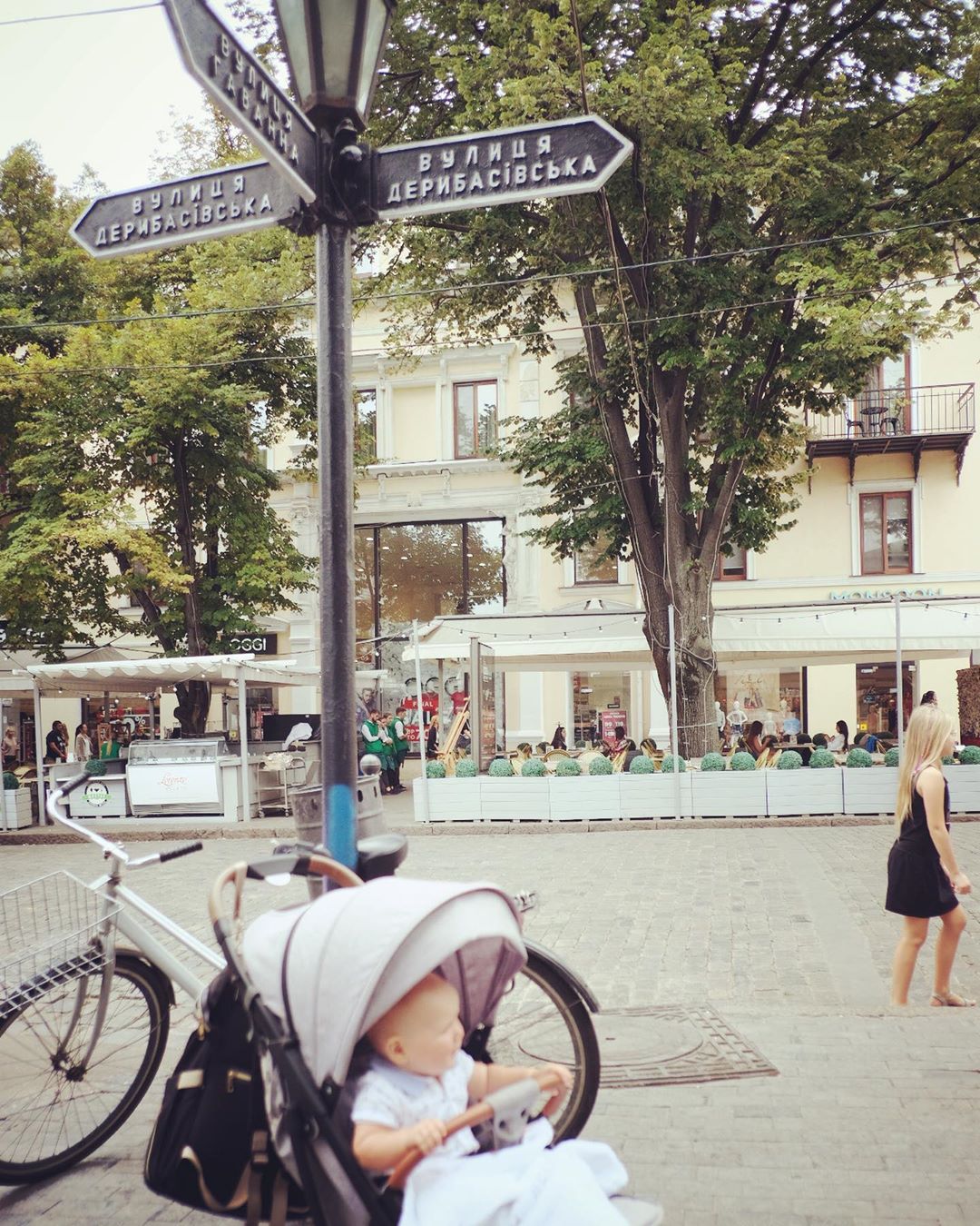 "Любимый город": Регина Тодоренко растрогала фото с сыном на улицах Одессы