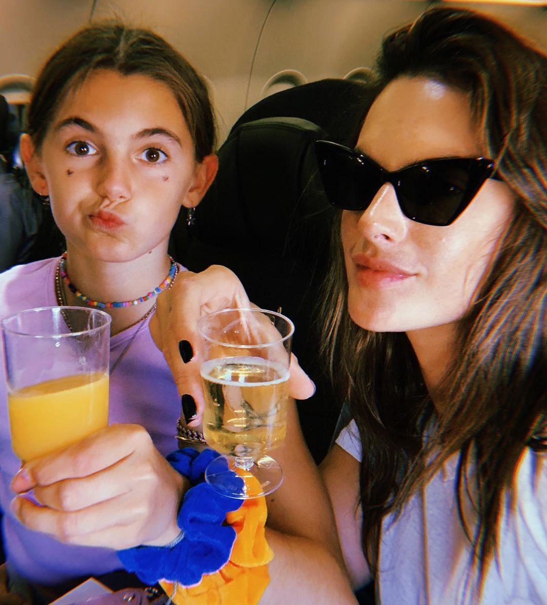 Немов подруги: Алесандра Амбросіо показала рідкісне фото з 11-річною донькою