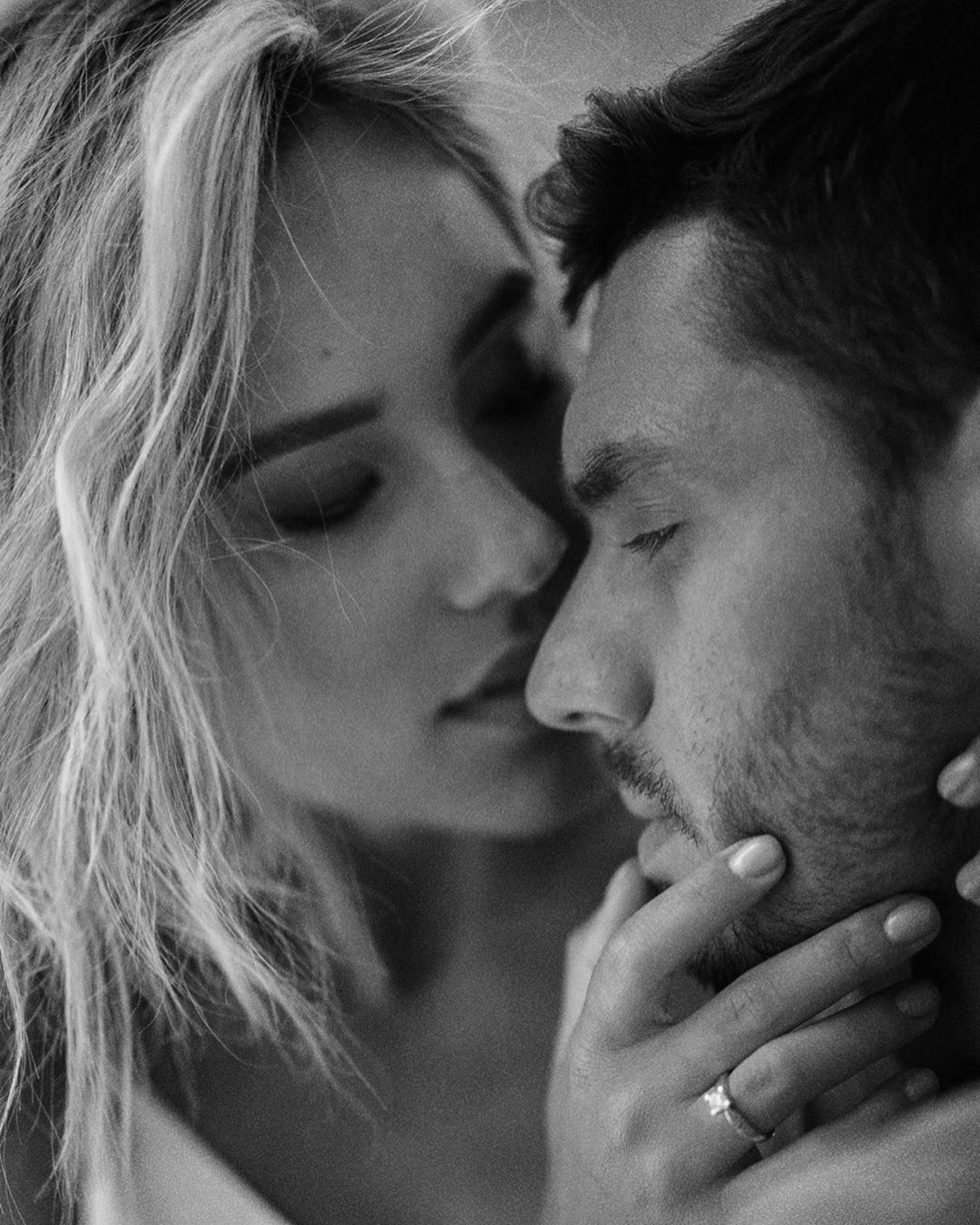 "Твої дотики": переможниця Холостяк 9 зворушила пронизливою ніжністю з коханим