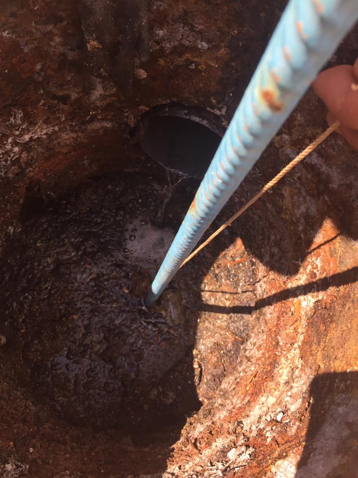 На популярном украинском курорте разгорелся скандал: сливали нечистоты в море и песок (фото)