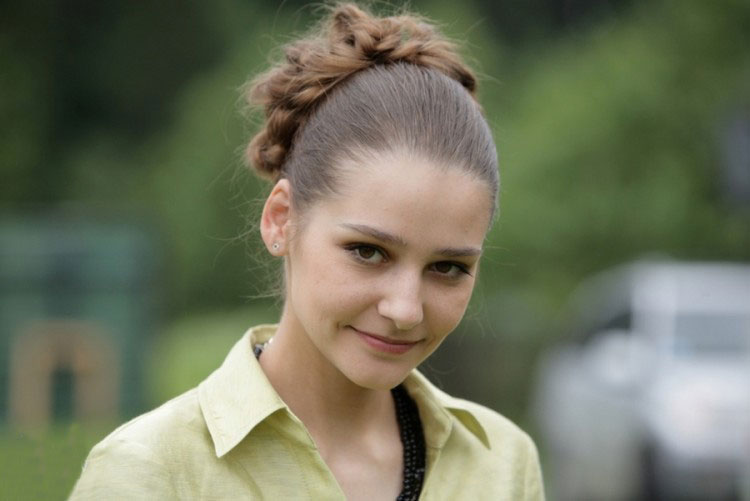 Відому російську актрису &quot;засікли&quot; в Борисполі і не пустили в Україну (відео)