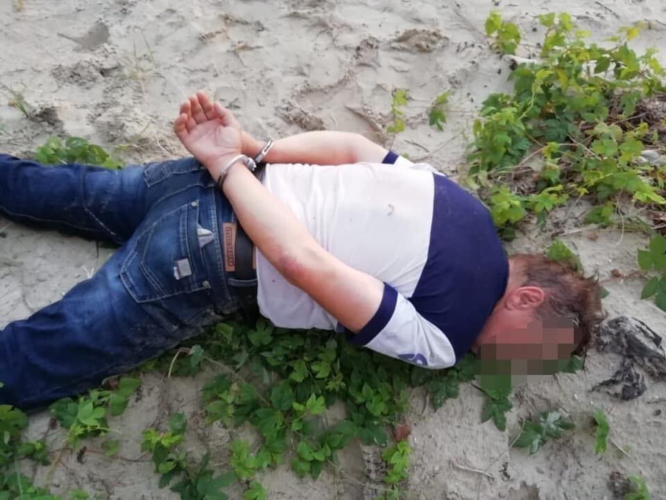 Под Киевом мужчина семь раз выстрелил в человека и скрылся: все подробности