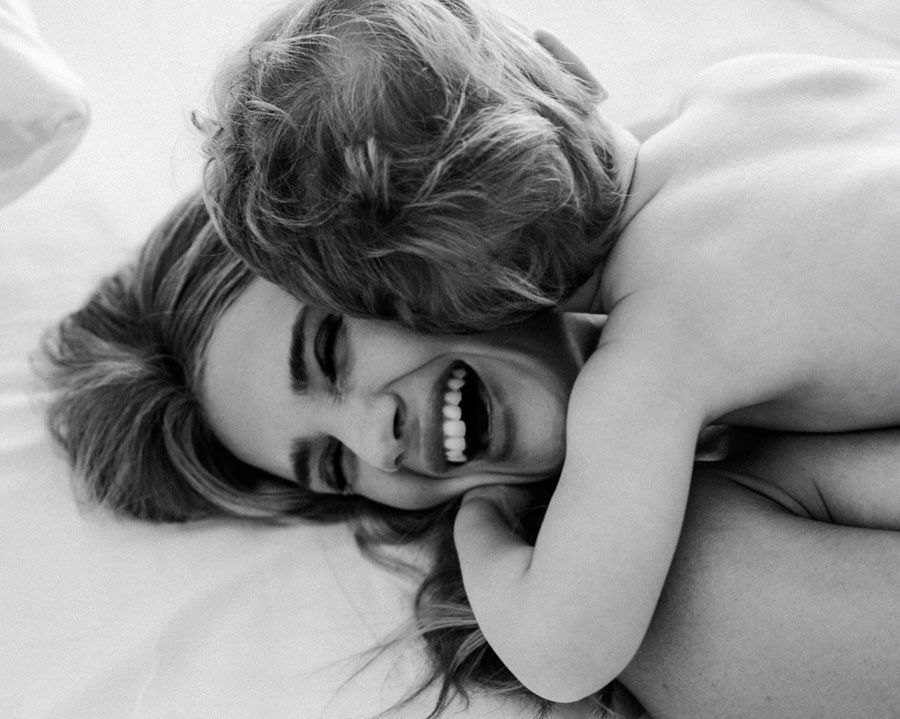 Весь в тата: Роузі Хантінгтон-Уайтлі показала, чим захоплюється її 2-річний син від Джейсона Стетхема