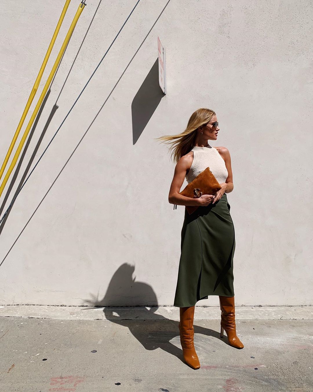 Формуємо осінній гардероб: Роузі Хантигтон-Уайтлі демонструє улюблені речі сезону