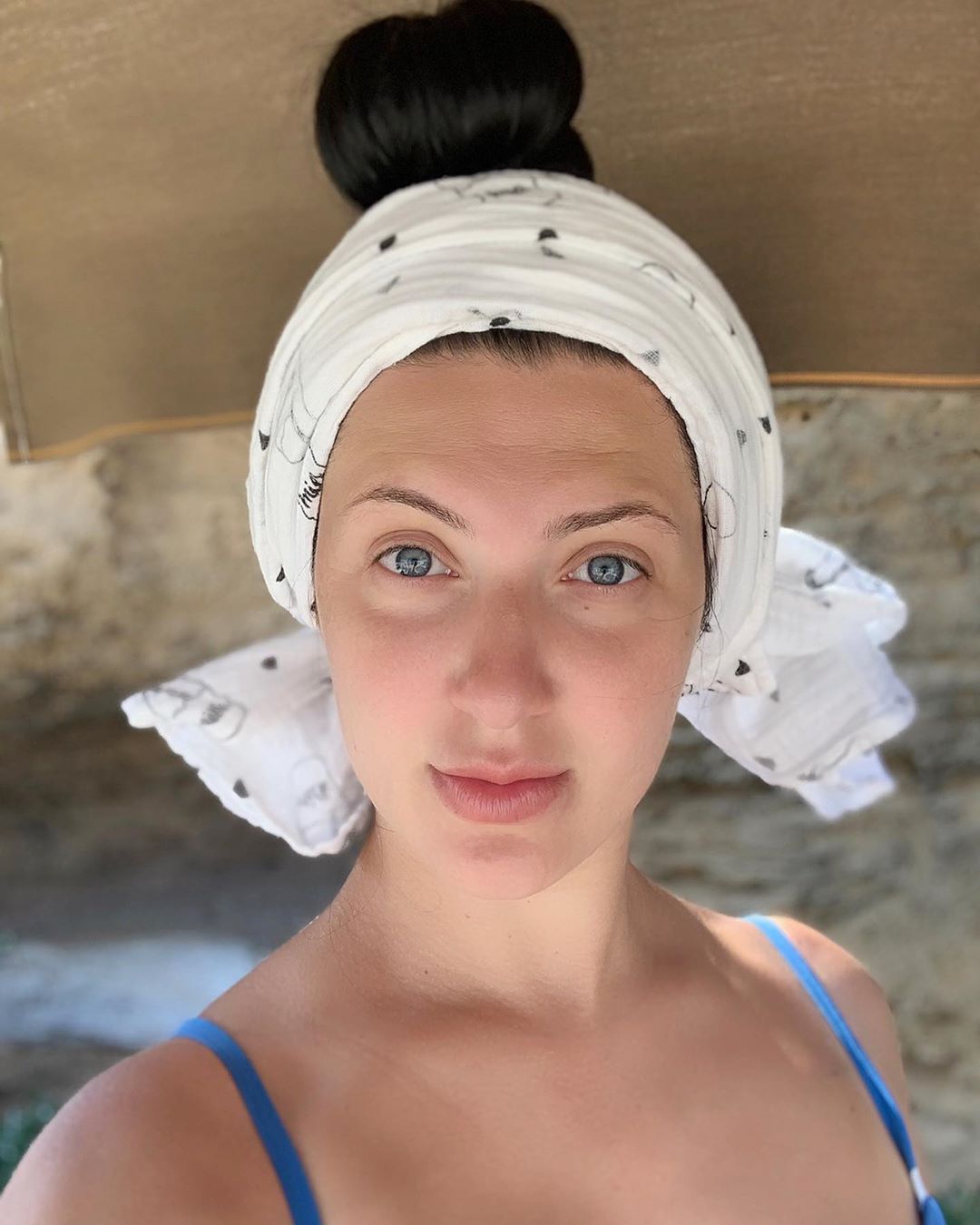 "Танці з зірочкою": Снежана Бабкина станцевала с двухмесячным сыном у бассейна