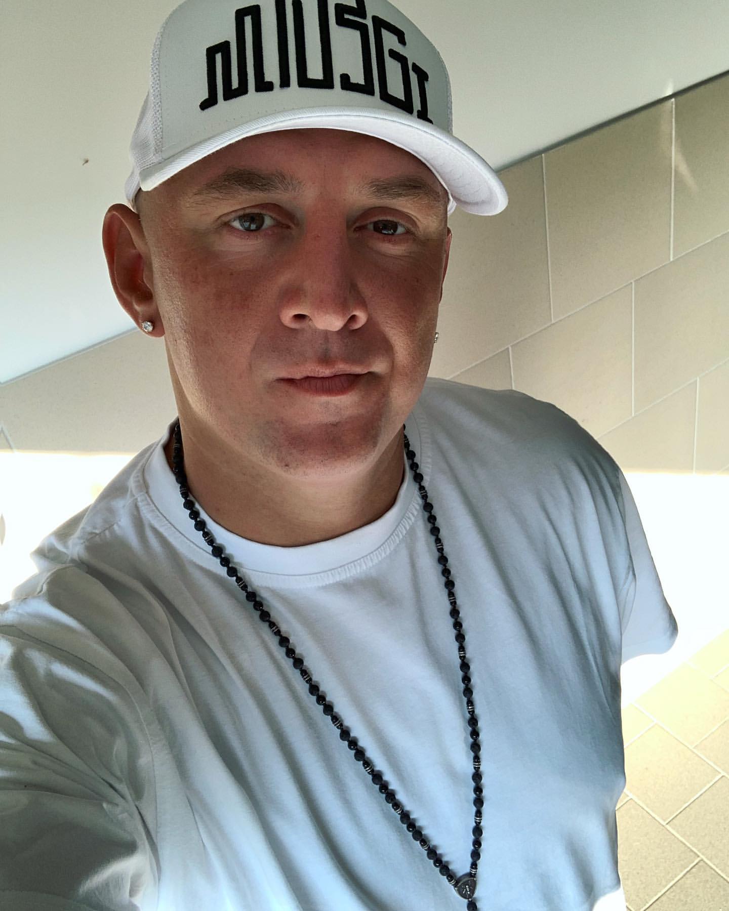 "Думками з іншою": Потап презентував відвертий кліп з гарячими танцями в стрип-клубі