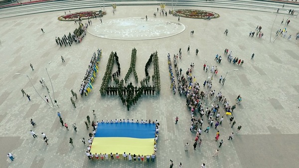 День флага: в Крыму и на Донбассе ярко отмечают праздник (фото)