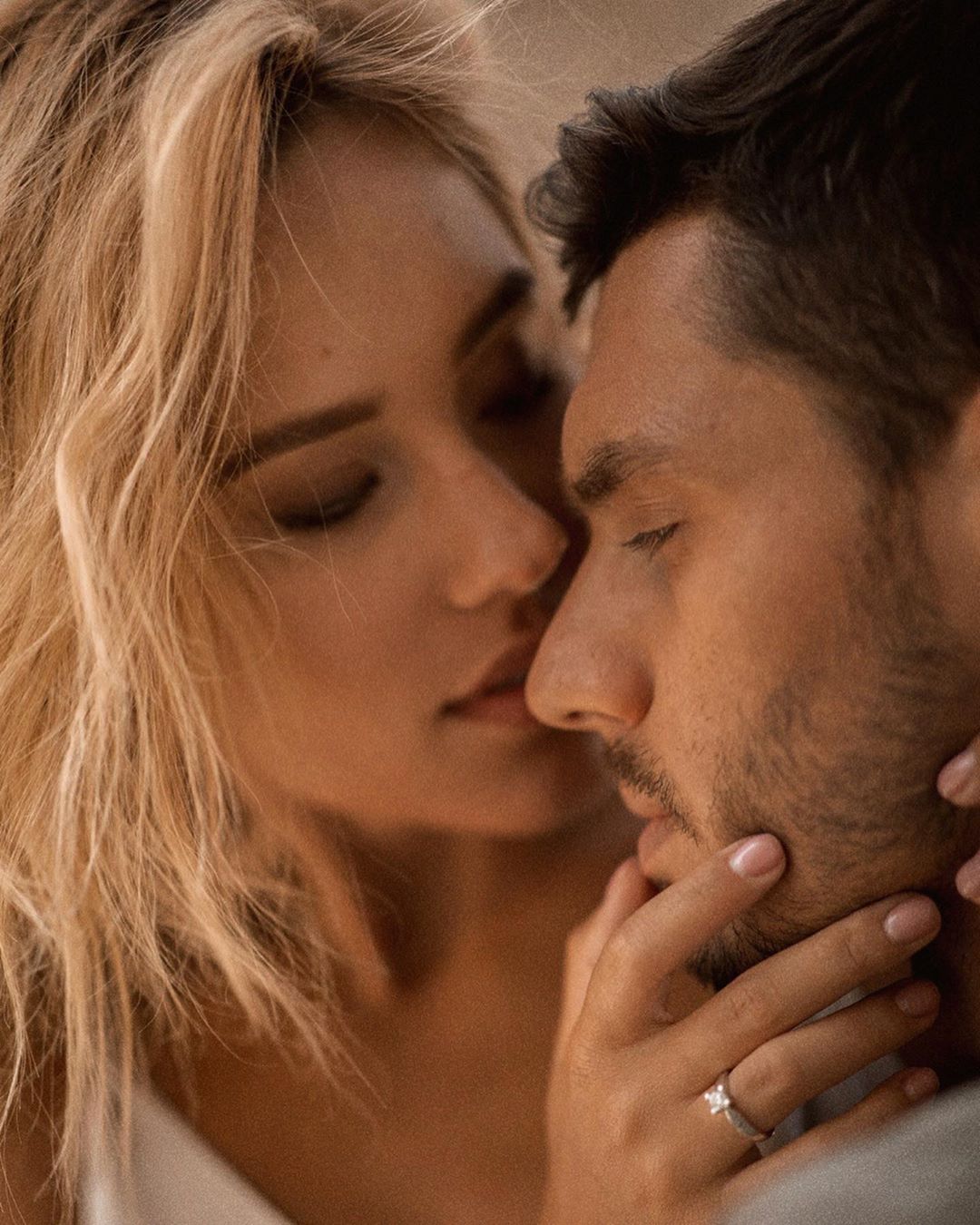 "Твої дотики": переможниця Холостяк 9 зворушила пронизливою ніжністю з коханим