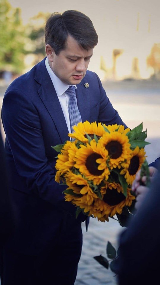 Разумков расплакался после общения с матерями погибших на Донбассе (фото)