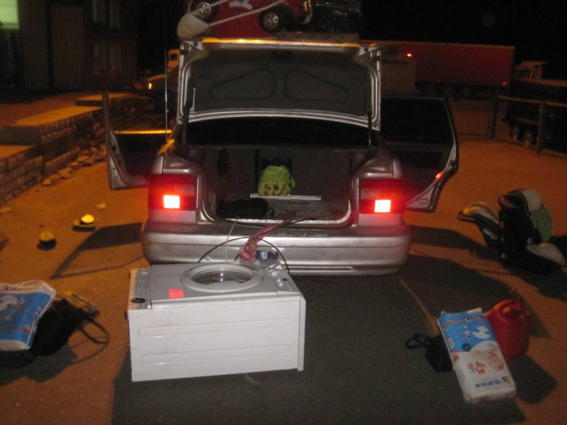 В Сумской обл. задержали гражданина Молдовы, который вез в багажнике нелегала