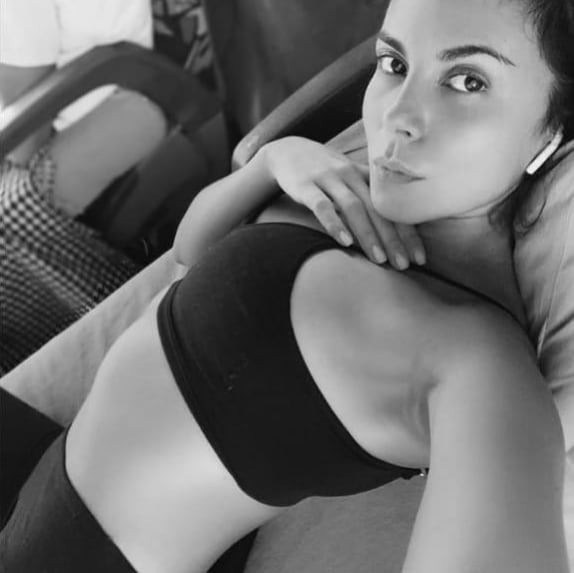 "Мало таких гарних": Каменських в ліфчику розбурхала мережу чуттєвим фото