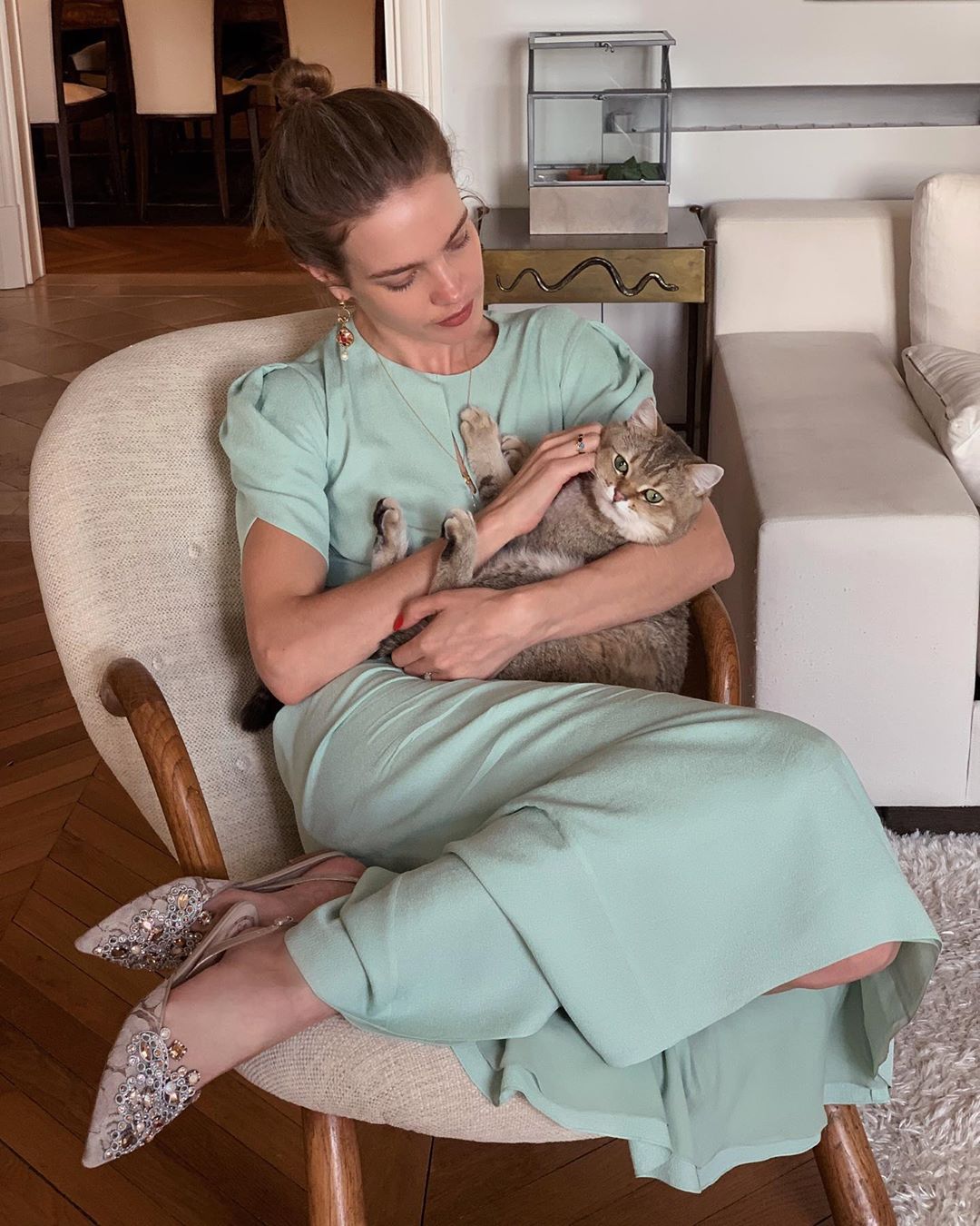 Осенняя классика: Наталья Водянова показывает, как носить теплый брючный костюм