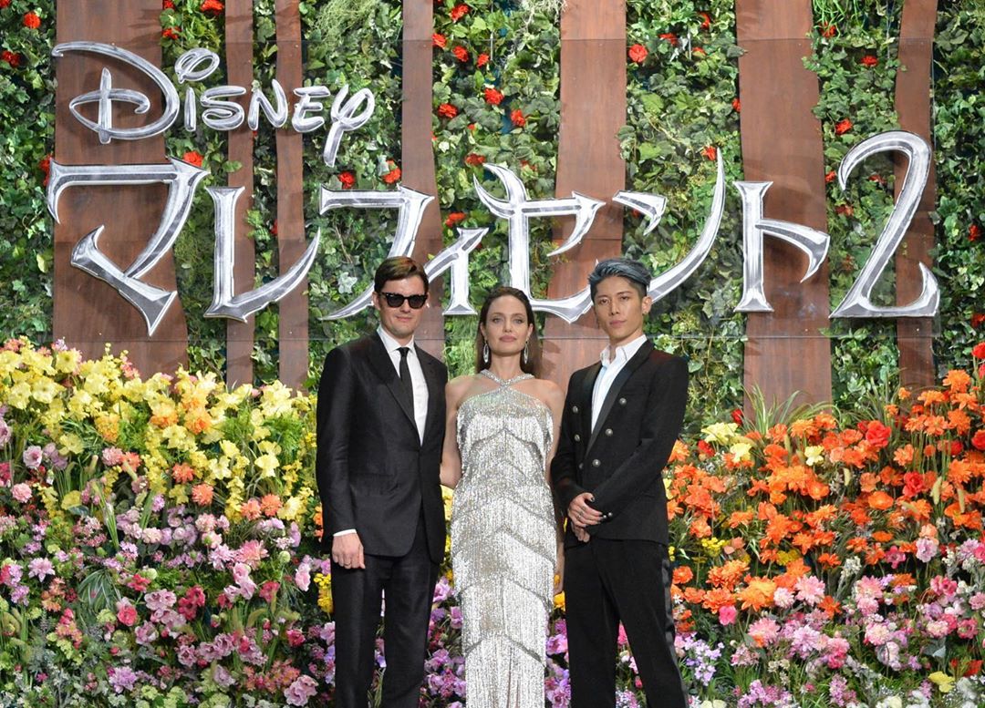 Еталон краси: Анджеліна Джолі підкорила мережу стрункою фігурою в блискучій сукні