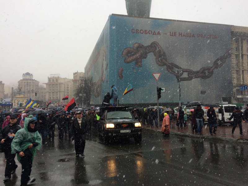 В Киеве на Михайловской площади начался &quot;Марш возмущенных&quot;