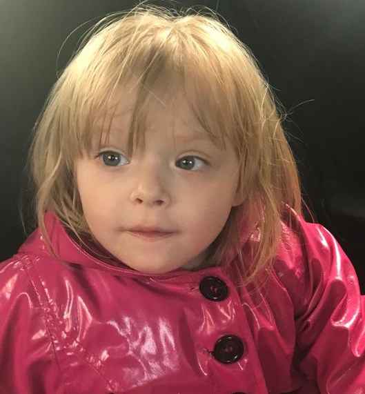 Бросил в магазине: во Львове горе-отец доверил 3-летнюю дочку &quot;другу&quot; (фото)