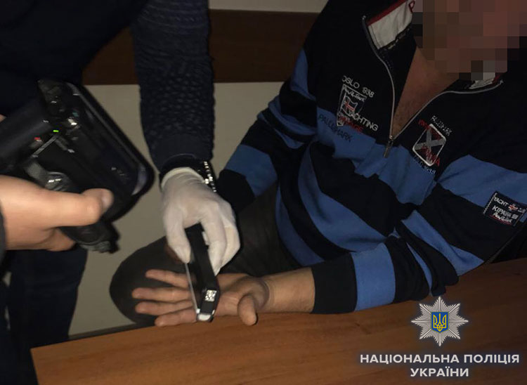 Полиция провела рейд против взяточников в нескольких областях Украины