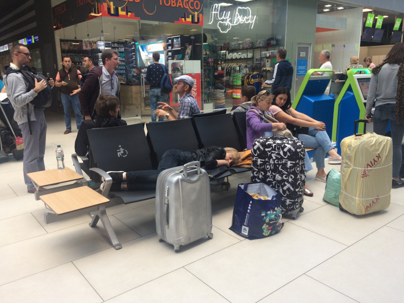 Затримка рейсів в аеропорту &quot;Київ&quot;: понад 170 пасажирів заселені в готелі