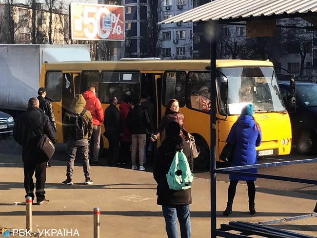 Кофе, шаурма и забитые маршрутки: как Киев соблюдает карантин