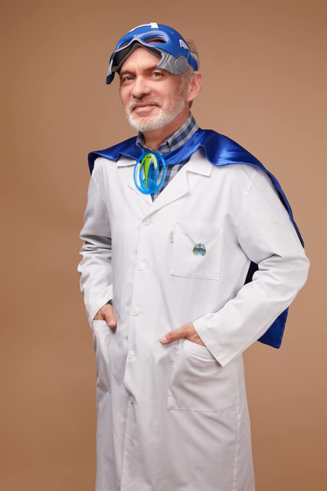 Украинские медики стали супергероями: как они выглядят