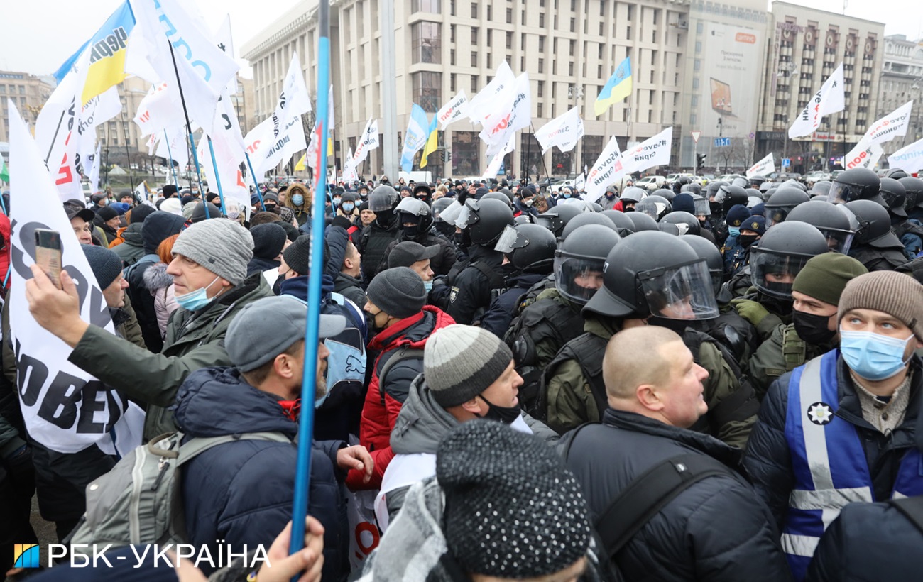 ФОПы установили палатки на Майдане после жестокой драки с полицией (много фото)