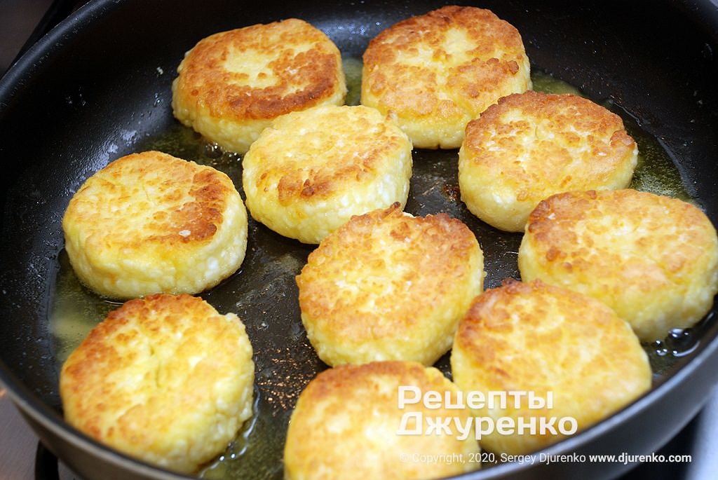 Кулінар поділився рецептом пишних сирників: обов'язково додайте цей інгредієнт!