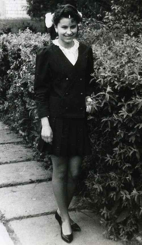 День народження Ані Лорак: такою кучерявою і юною ви її точно не бачили (фото)