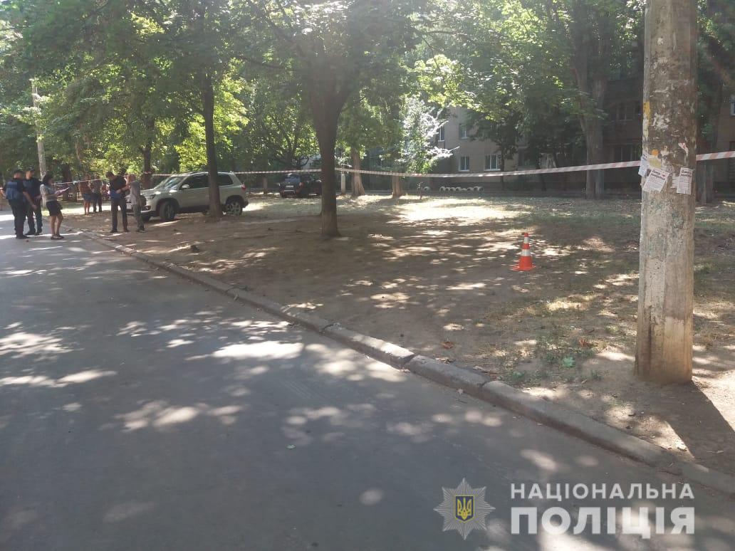 В Одессе мужчина бросил из окна боевую гранату: все подробности