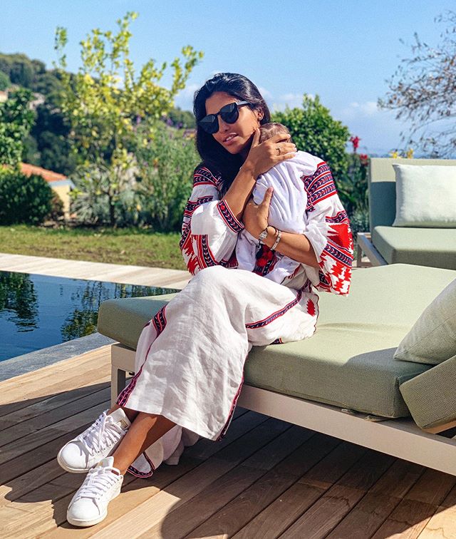 Це любов! Санта Дімопулос у сукні-вишиванці растрогола ніжним фото з донечкою