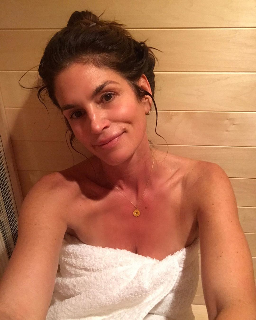 53-летняя Синди Кроуфорд раскрыла секрет неувядающей молодости