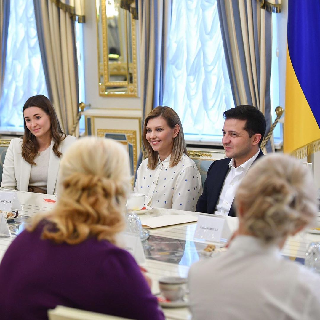 Неможливо намилуватися: Олена Зеленська підкорила новом елегантним вбранням